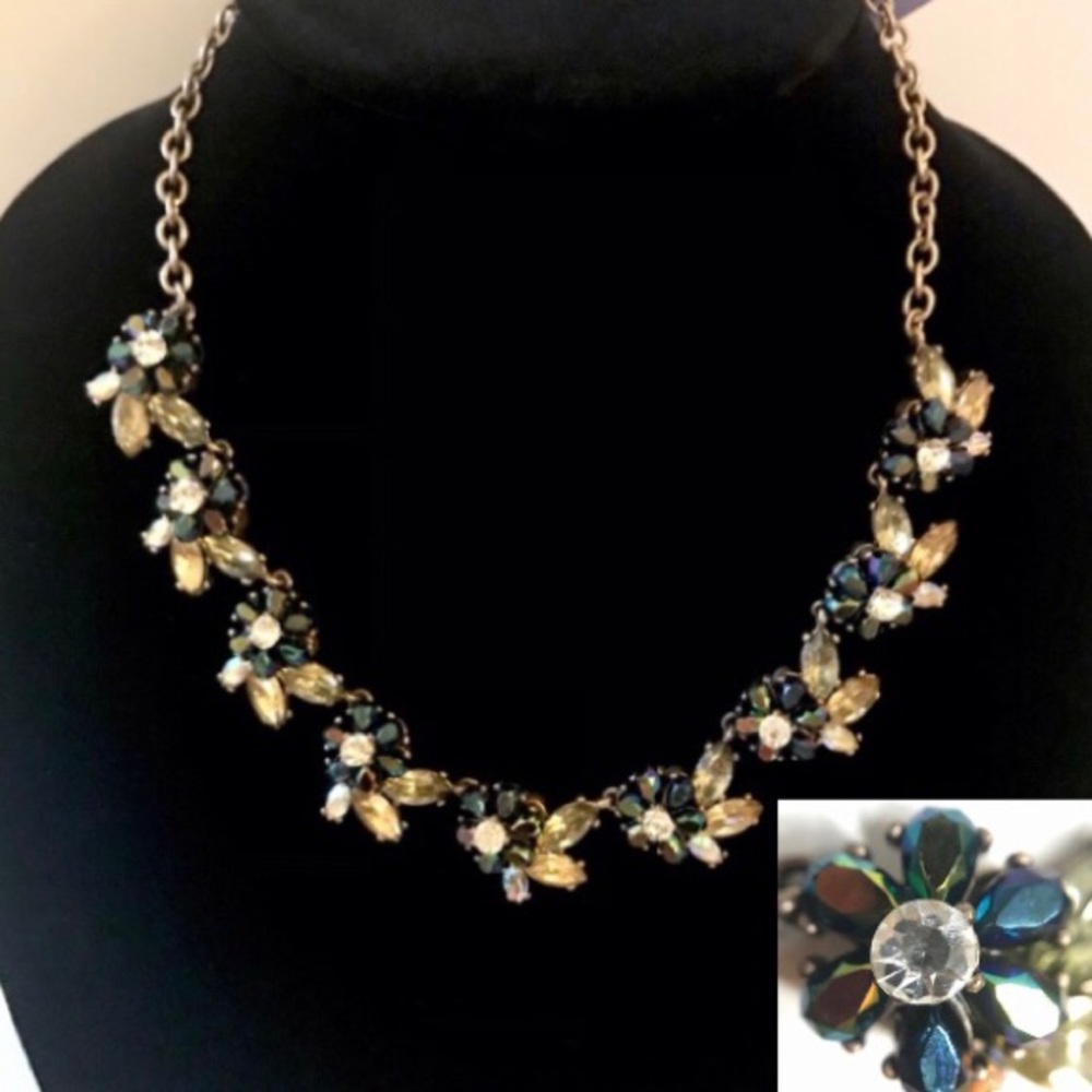 Francesca’s Statement Necklace Brushed Gold Floral